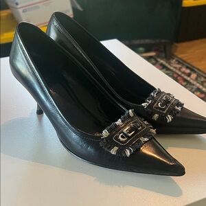 Black Pointed-Toe Kitten Heel Pumps with Decorative Buckle